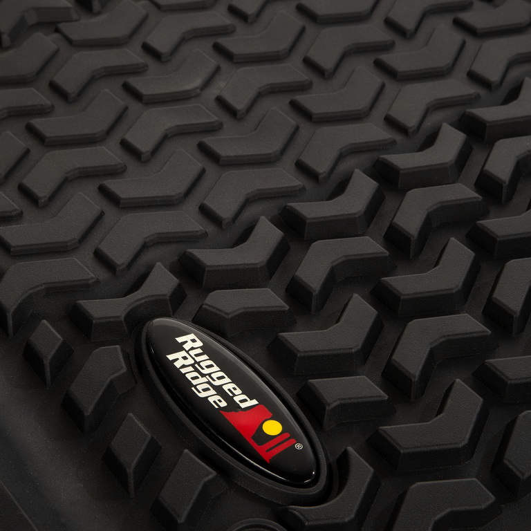 Zestaw przednich i tylnych dywaników, czarny; 18-18 Jeep Wrangler Unlimited JLU - 2
