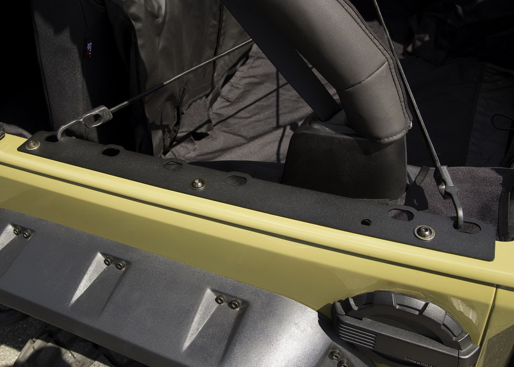 Szyny mocujące bagaż; 07-18 Jeep Wrangler JKU, 4-drzwiowy - 4