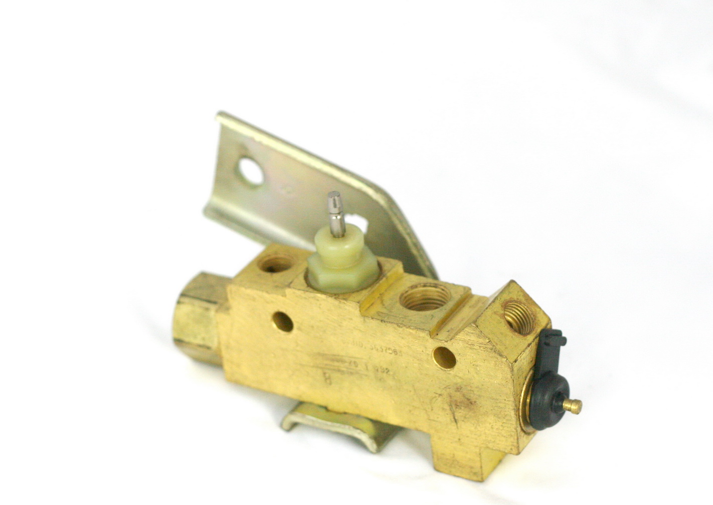 BRAKE PROPORTIONING VALVE